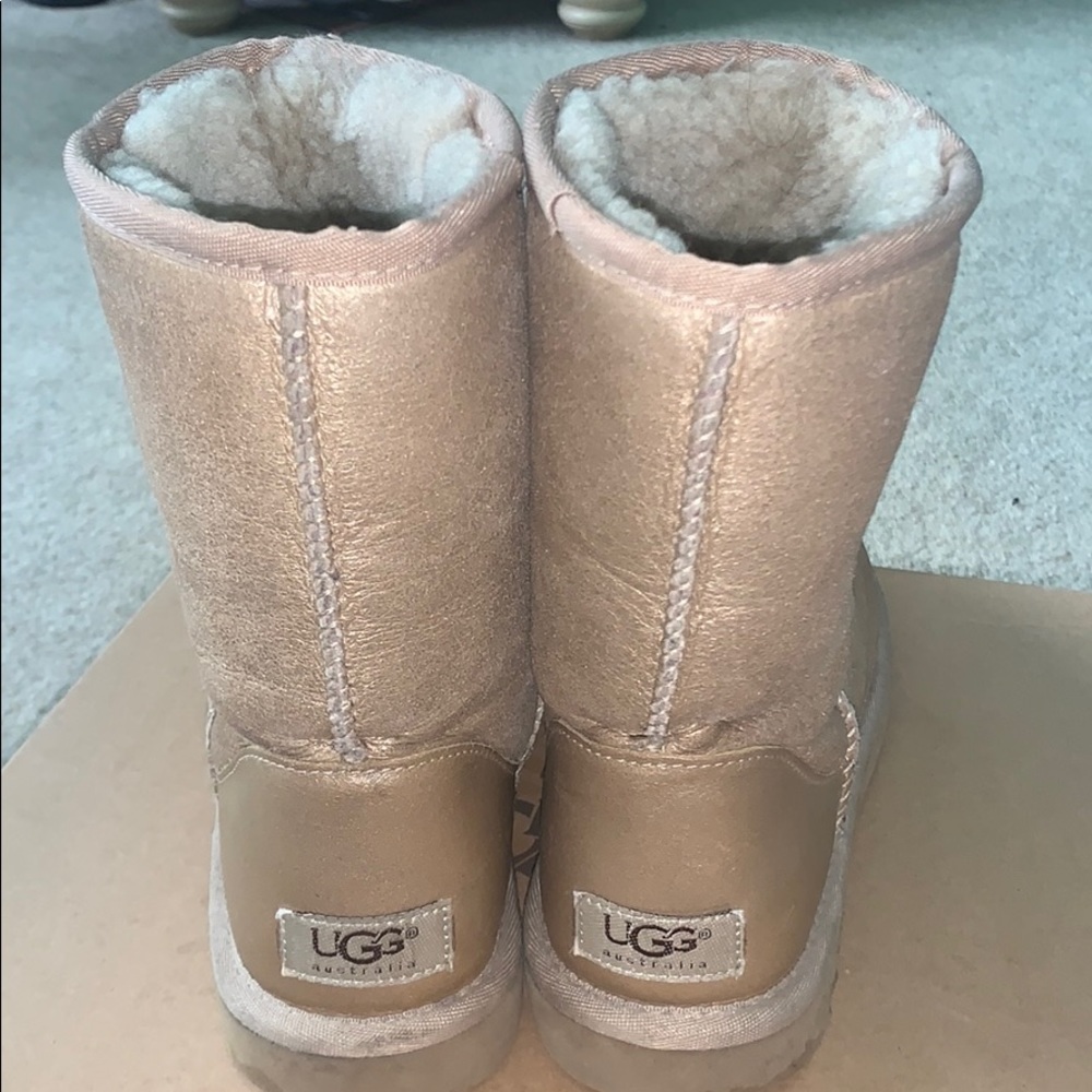 UGGS